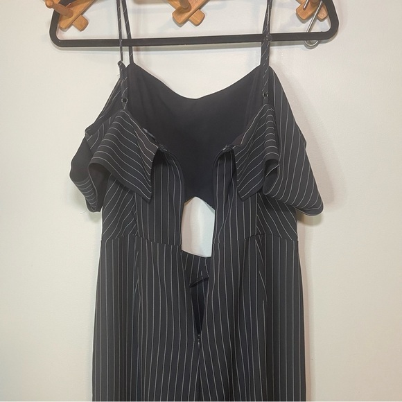 Forever 21 pinstripe strapless cutout navy zippered jumpsuit size medium - Picture 4 of 7